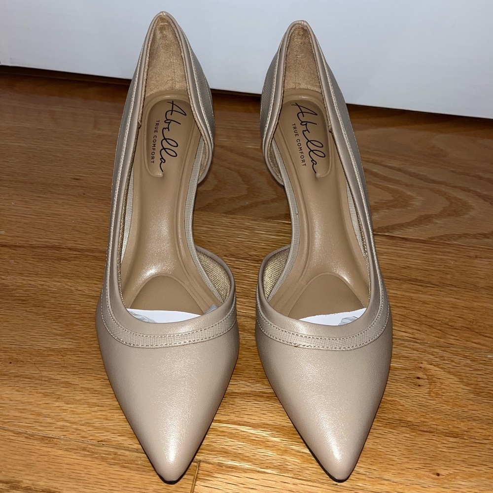 Abella True Comfort cream color heels